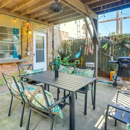 Townhome Near Beach In Galveston Furnished Patio!